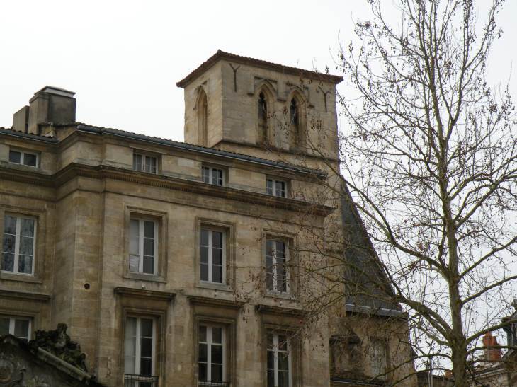  tour carrée de l'ancienne église Saint-Projet, place St-Projet